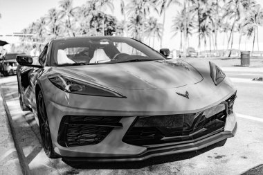 Miami, Florida, ABD - 23 Kasım 2024 Chevrolet Corvette 'in spor arabası. Chevy Corvette 'in açık hava mavisi arabası. Chevrolet Corvette, görüş açısı. Chevrolet Corvette C8 Chevy spor araba.