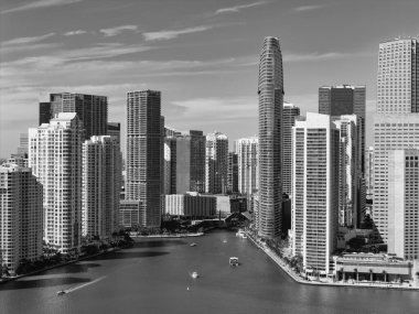Modern şehir binası ve gökdelen. Şehir merkezinin silüeti. Miami 'nin hava manzarası. Miami şehir merkezindeki Brickell Key 'deki modern gökdelenin havadan görünüşü. Miami 'nin silüeti. Brickell Şehir Merkezi.