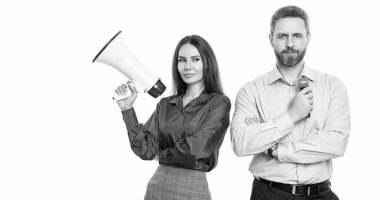 İş adamları bir sorun olduğunu duyurdu. Dikkat, lütfen. Hoparlörlü iş adamları iş anonsu yapıyor. Yeni bir iş duyurusu. Patron ve müdür beyazları izole etti. Tanıtım materyalleri.