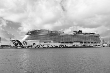 Miami, Florida, ABD - 03 Kasım 2024 Yaz Tatili Seyahati. Norveçli gemi şirketi. Gemi turu ve deniz seyahati. NCLH gemisi. Norveççe Tekrar Yolcu Gemisi Yolculuğu.