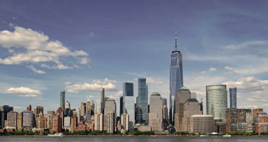 New York, New York Birleşik Devletleri. Manhattan 'ın ortasındaki New York şehrinin ufuk çizgisi. ABD, New York, New York, Manhattan. Amerikan finans başkenti. Aşağı Manhattan silueti. New Jersey 'den New York. Manhattan şehir merkezi..