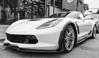 Miami, Florida, ABD - 19 Kasım 2024 Chevrolet Corvette, köşe manzaralı. 2016 Chevrolet Corvette ZO6 Chevy spor araba. Chevrolet Corvette 'in spor arabası. Chevy Corvette ZO6 'nın arabası..