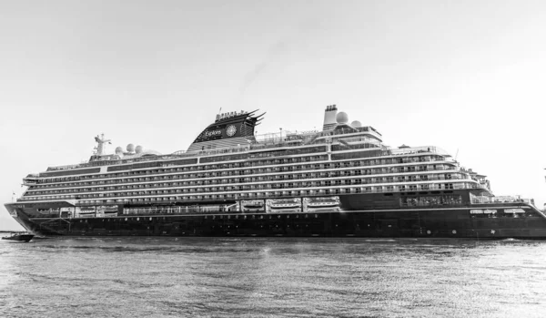 Miami, Florida, ABD - 21 Aralık 2024: gemi turu. Gemiyle seyahat et. Explora II yolcu gemisi yolculuğu. Yaz tatilinde gemi turu. Explora Seyahat yolcu gemisi. Seyahat ve macera.