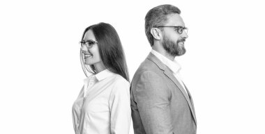 Resmi giyimli iş adamları. İş arkadaşım beyazları soyutladı. İki iş adamı birlikte çalışırlar. Başarılı iş arkadaşı. Meslektaşlar arasındaki iş ilişkileri. İleri bak..