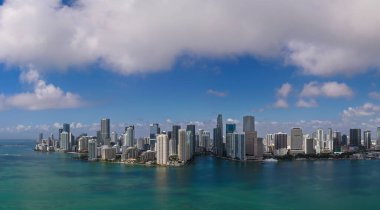 Brickell 'ların gökyüzü manzarası. Brickell Miami 'nin panoramik şehir manzarası. Brickell 'in gökdelenleri. Brickell finans bölgesinin manzarası. Brickell, Miami Sahili.