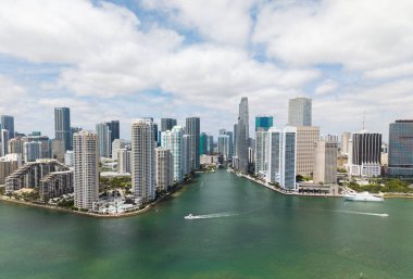Miami şehir merkezindeki Brickell ufuk çizgisinin hava görüntüsü. Miami 'deki gökdelenler. Miamis 'in finans bölgesinin manzarası. Brickell, Miami 'de. Şehir manzaralı Miami Şehir Manzarası