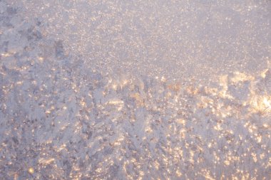 Penceredeki mavi buz kristalleri