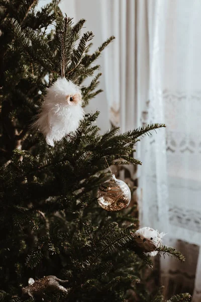 Kerstboom Versieren Vakantie Tijd Lichten Ornamenten Vintage Retro Decor Groene — Stockfoto