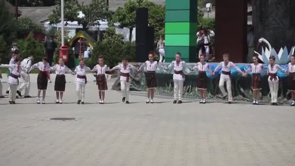 Moldova Cahul 2021 Children Square Dancing National Moldavian Romanian Dance — 图库视频影像