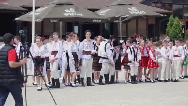 Moldavie Cahul 2021 Enfants Sur Place Vêtus Costumes Nationaux Moldaves — Video