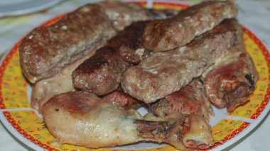  Tavuk budu ve fırında sosis..