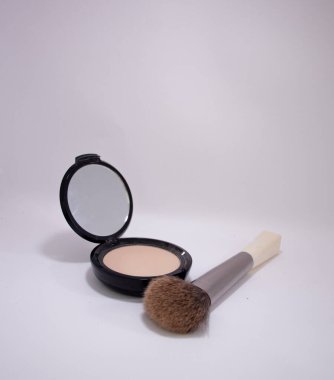 accessories to create beautiful makeup from brushes, foundation, lipsticks, eyeliners
