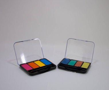 accessories to create beautiful makeup from brushes, foundation, lipsticks, eyeliners