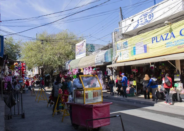 Monterrey, Meksika. 08-19-2019. Monterrey şehrinin merkezindeki Barrio Antiguo caddelerinin manzarası
