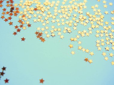 Mavi arka planda altın yıldızlar parıldıyor. Şenlikli bayram, parlak zemin