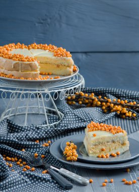 Deniz topalak şanti tereyağı krema ile pasta yakından görmek