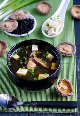 Japon gıda Miso çorbası bir kasede yakından görmek