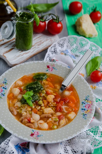 Вкусный Традиционный Итальянский Суп Минестроне Соусом Песто — стоковое фото