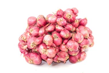 arpacık soğanları beyaz arkaplanda izole edildi.
