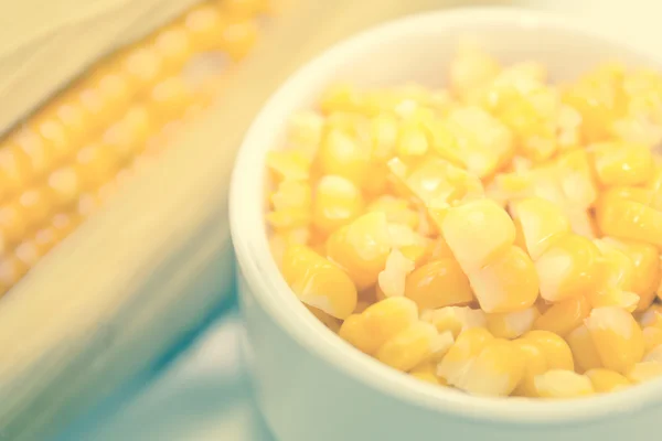 Yellow Corn Grain Plate Isolated Close — Stock Photo, Image