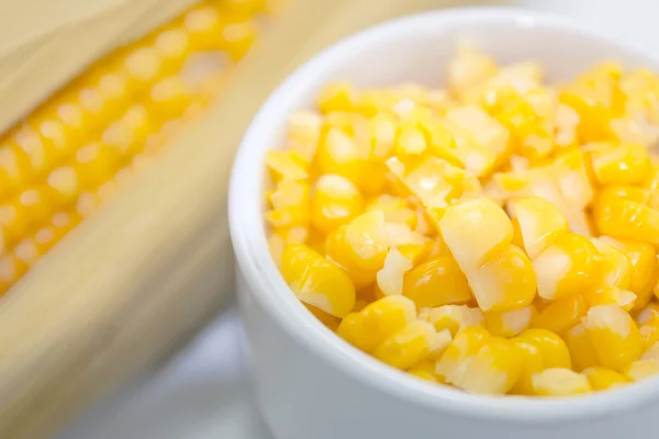 Yellow Corn Grain Plate Isolated Close — Stock Photo, Image