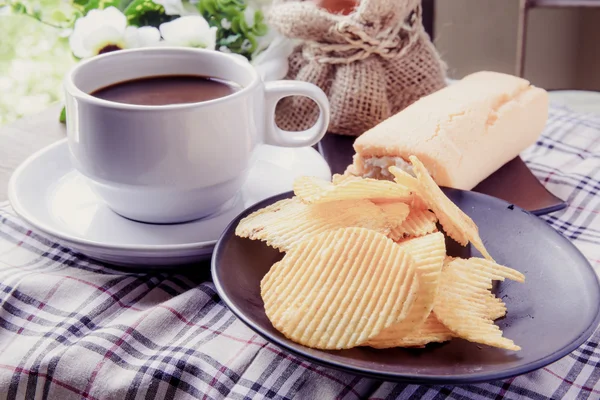 Kaffee Brot Und Rippenkartoffeln — Stockfoto