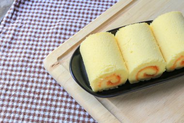 Tabakta portakal rulo pasta