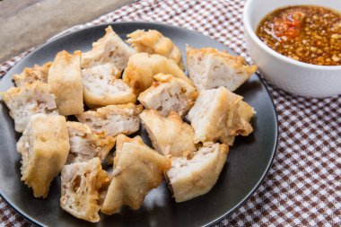 Taro cips ve Sos, meze