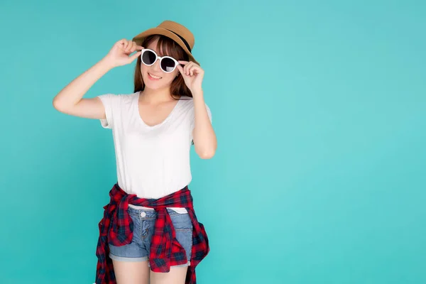 Vackra Porträtt Ung Asiatisk Kvinna Bära Hatt Och Hålla Solglasögon — Stockfoto
