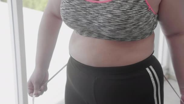 Graisse Femme Dans Les Vêtements Sport Mesurant Taille Avec Ruban — Video