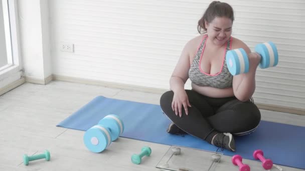 Mujer Asiática Joven Gorda Ejercicio Actividad Ropa Deportiva Con Levantamiento — Vídeos de Stock