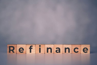 Konut ve finans, emlak ve emlak, konut ve emlak için kredi ve ipotek, bütçe ile konut ve planlama, hiç kimse, yatırım ve kazanç, iş konsepti hakkında yeniden finansman ile ahşap blok.