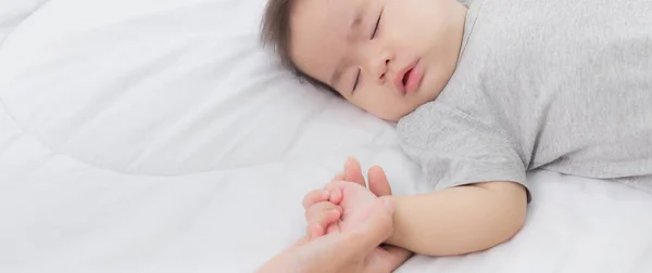 Young Asian Mother Touch Hand Little Baby Girl Tender Bed — Stock Photo, Image