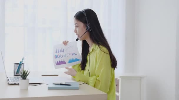 Jovem Mulher Negócios Asiática Usando Computador Portátil Para Videoconferência Line — Vídeo de Stock