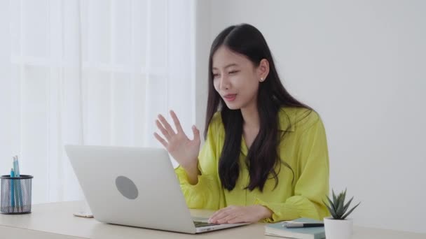 Jovem Mulher Negócios Asiática Usando Computador Portátil Para Videoconferência Line — Vídeo de Stock