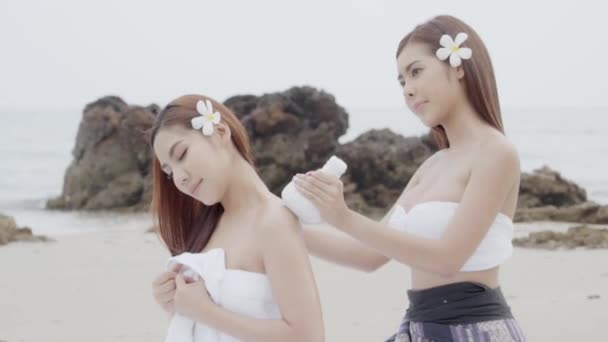 Krásná Šťastná Mladá Asijská Žena Sexy Thajská Masáž Masérkou Zatímco — Stock video