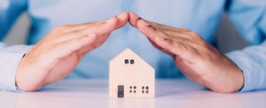 Güvenlik ve bakım, gayrimenkul, maliyet ve kredi ve ipotek, konutun korunması ve konut yatırımına sahip danışman, finans için mülkiyet güvencesi, iş konsepti.