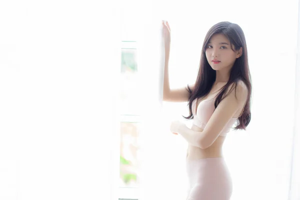 Hermoso Retrato Joven Mujer Asiática Sexy Pie Ventana Sonrisa Mientras — Foto de Stock