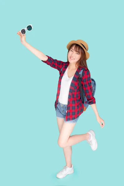 Hermoso Retrato Joven Mujer Asiática Usar Sombrero Celebración Gafas Sol —  Fotos de Stock