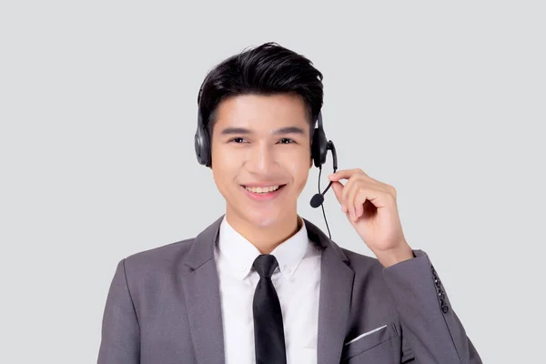 形象形象年轻的亚洲商人呼叫中心 头戴独立的白色背景耳机 代理与支持和服务 商人是客户的助手 在线电话或求助热线 — 图库照片