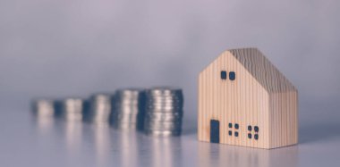 Gelirli para yığını ve gayrimenkul ve başarı, finans ve yatırım, sigorta evi, depozito ve mülk ve finans, konut ve yeniden finansman, iş konsepti.