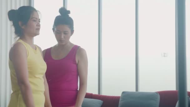 Jonge Aziatische Vrouw Lift Halter Voor Oefening Met Inspanning Sterk — Stockvideo