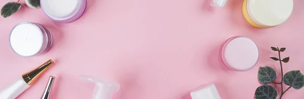Mockup Kozmetikai Palack Krém Vagy Testápoló Levél Elszigetelt Rózsaszín Alapon — Stock Fotó