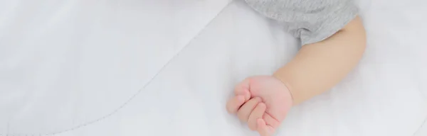 Retrato Niña Asiática Durmiendo Cama Dormitorio Casa Siesta Recién Nacida —  Fotos de Stock