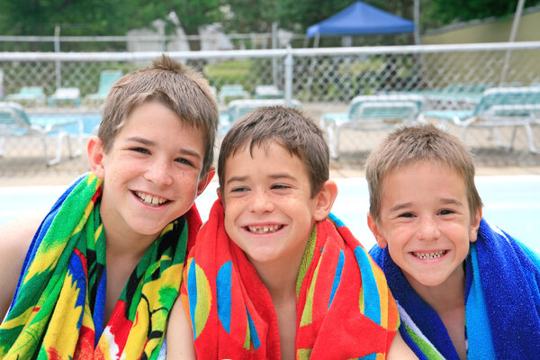 Братья в бассейне
