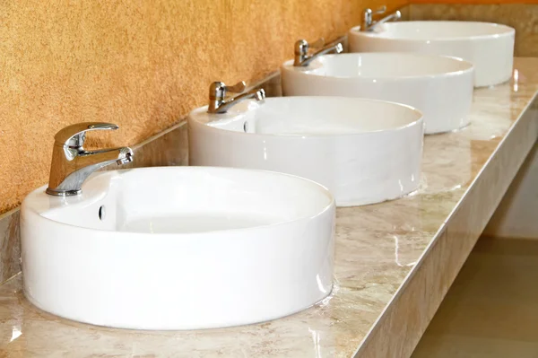 Beyaz lavabo