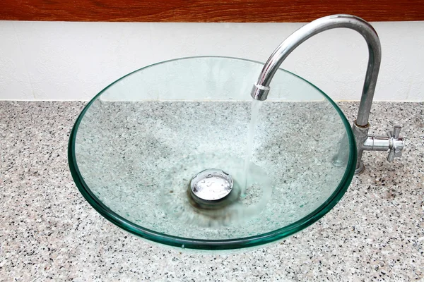 Szklane umywalki — Zdjęcie stockowe