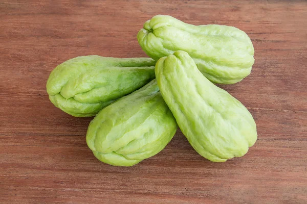 나무 배경 chayote — 스톡 사진