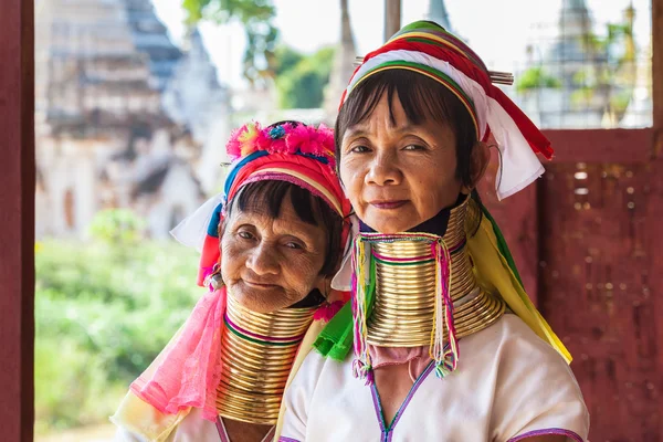 Kayan Lahwi kabile kadınlar, Inle Gölü