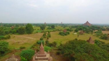 Eski Bagan tapınaklar Myanmar muhteşem manzara.